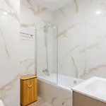 Yamas Urban Living Platinum 77 Penthouse * 利马索尔