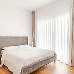 Yamas Urban Living Platinum 77 Penthouse *