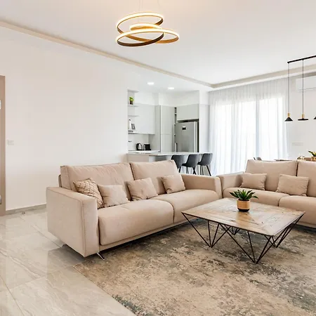 Yamas Urban Living Zakaki Pool Penthouses & לימסול