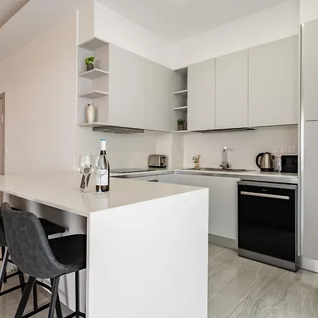 아파트 Yamas Urban Living Zakaki Pool Penthouses & *