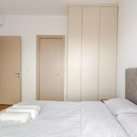 Yamas Urban Living Platinum 77 Penthouse