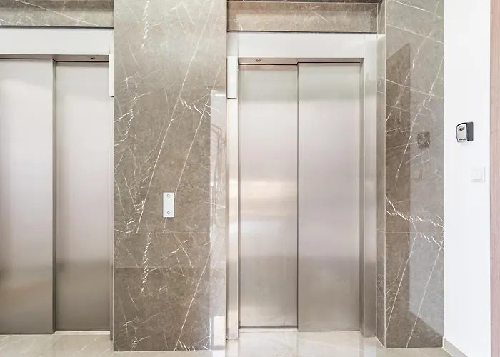 Yamas Urban Living Platinum 77 Penthouse