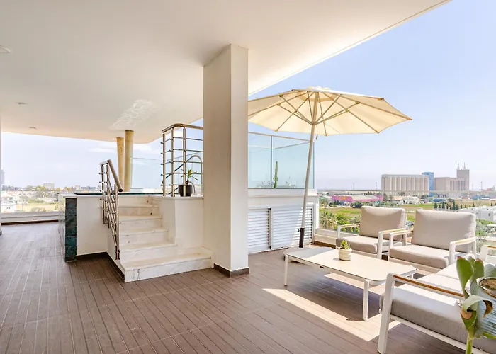 Yamas Urban Living Platinum 77 Penthouse *