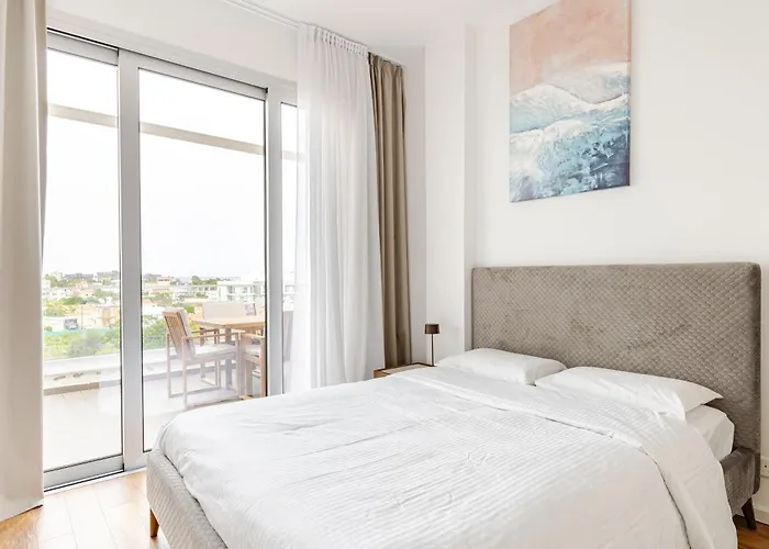 Yamas Urban Living Platinum 77 Penthouse