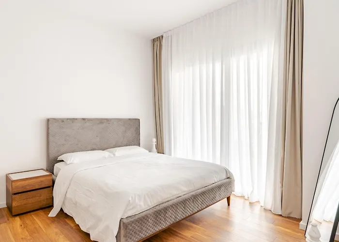 Yamas Urban Living Platinum 77 Penthouse *